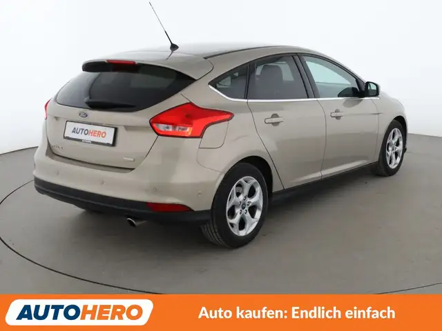 Ford Focus view 6