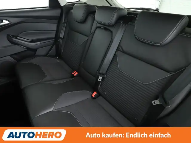 Ford Focus view 14