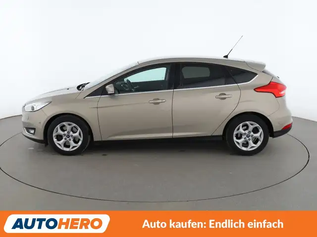 Ford Focus view 3