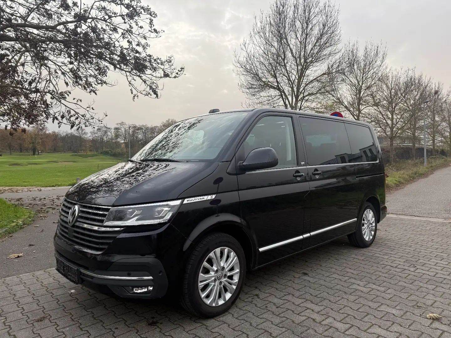 Volkswagen T6 Multivan 2.0 Tdi Generation 4 Motion Schwarz - 1