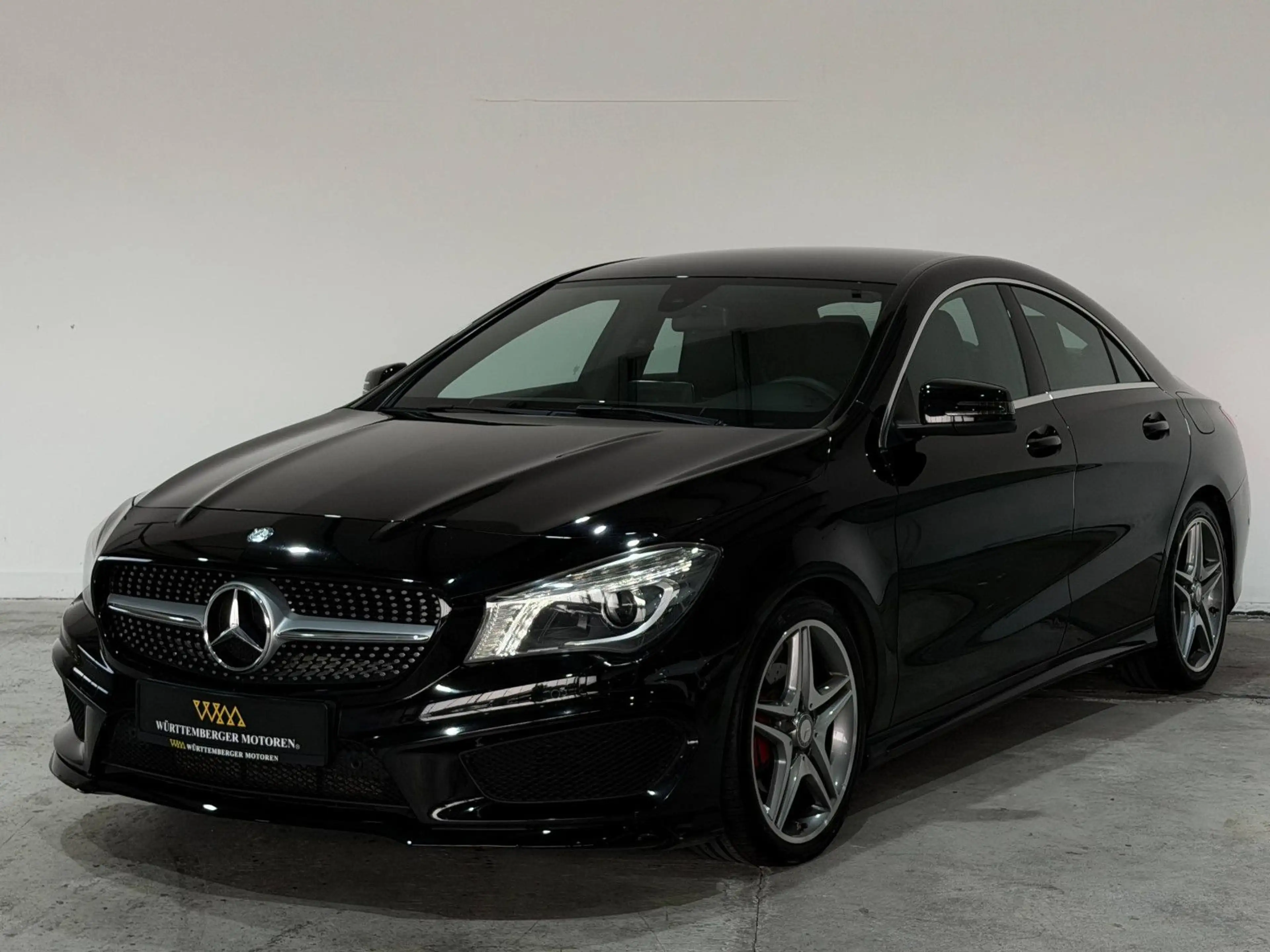 Mercedes-Benz CLA 180 Street Style*AMG-LINE*Bi-XENON*NAVI*LED*