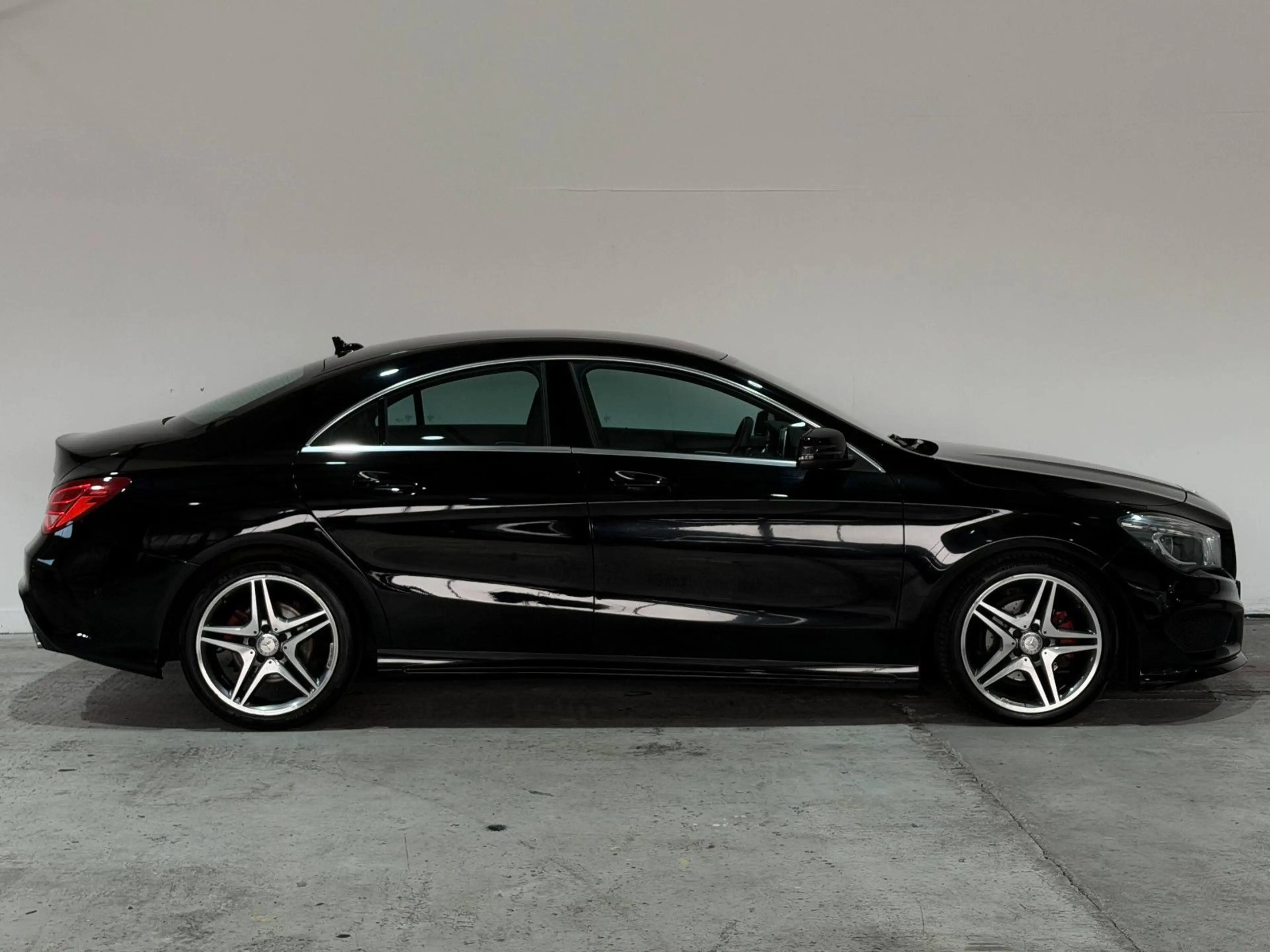 Mercedes-Benz CLA 180 Street Style*AMG-LINE*Bi-XENON*NAVI*LED* — photo 4