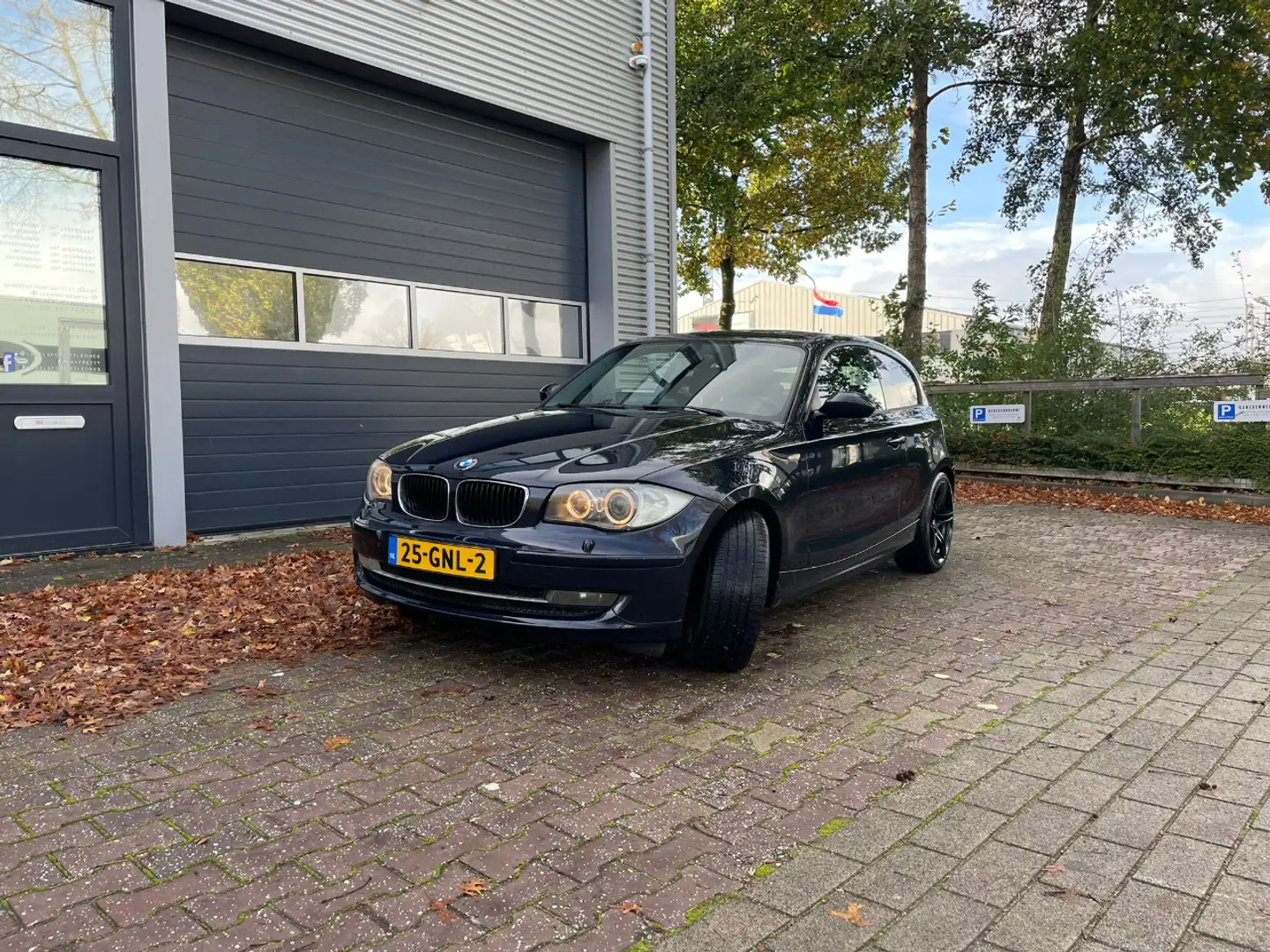 BMW 118 1 SERIE 118I BUSINESS LINE Blau - 1