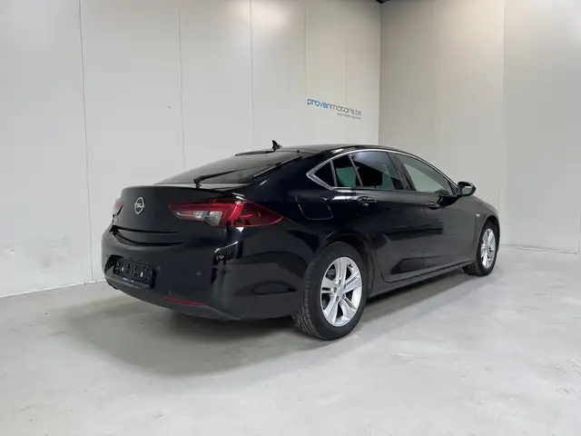 Opel Insignia view 3