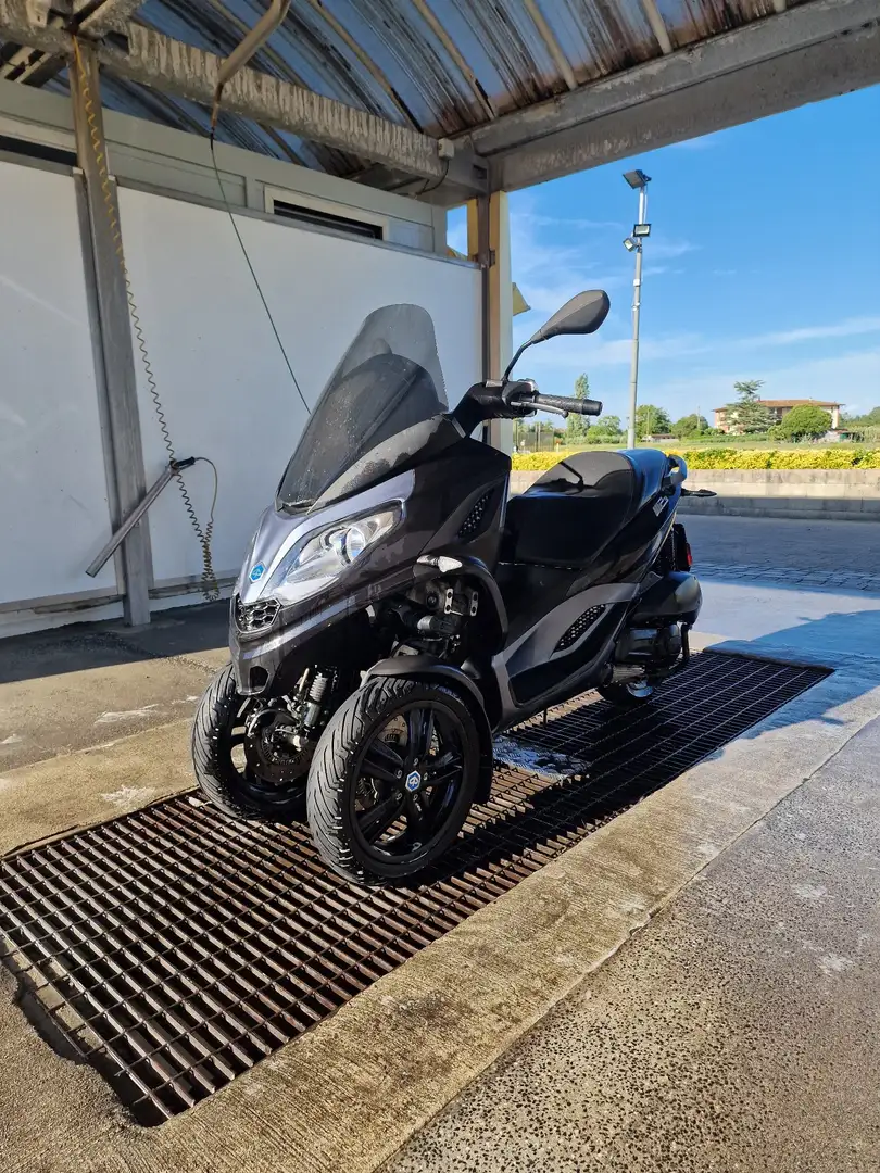 Piaggio MP3 300 hpe Černá - 1