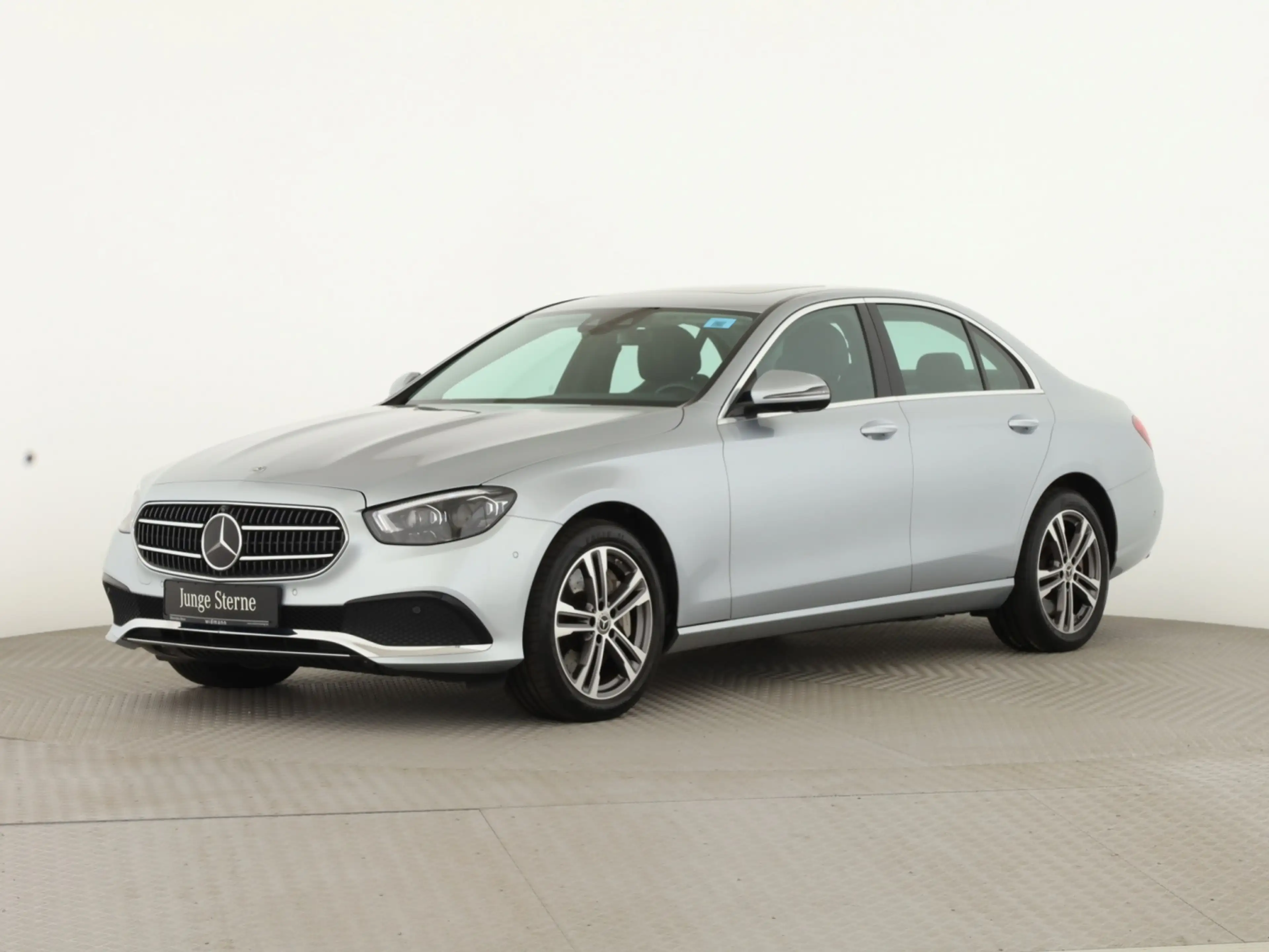 Mercedes-Benz E 450 4M AHK*Multibeam*SDach*HUD*Memory*Airmatic — photo 5