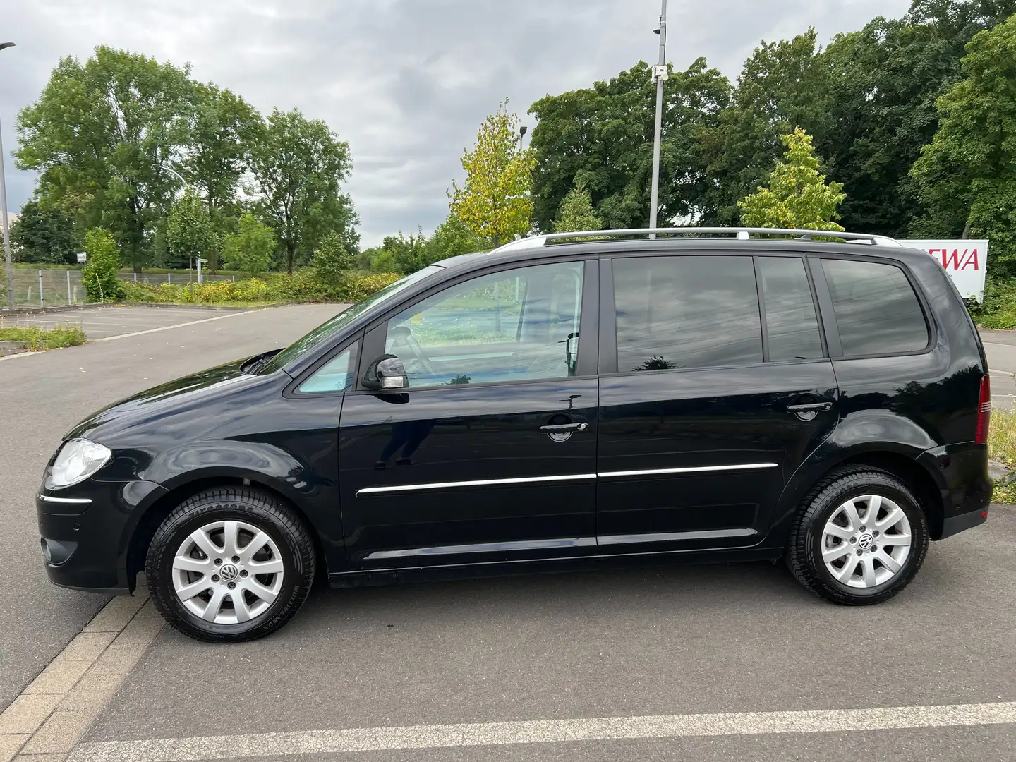 Volkswagen Touran Highline ( 7 Sitzer ) Noir - 2