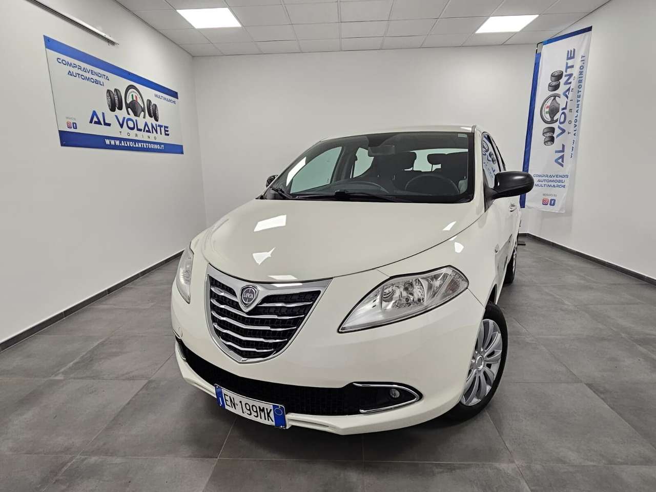 Lancia Ypsilon Ypsilon 1.2 69 CV 5 porte S&S Platinum - NeoPatent