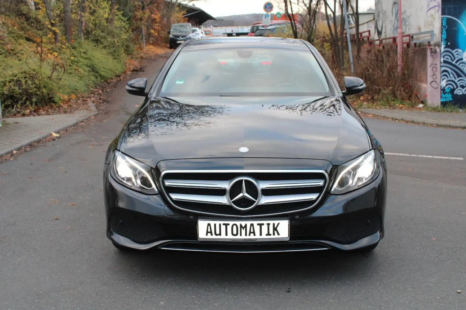 Mercedes-Benz E 200 Limousine Navi Leder Kamera PDC Schwarz - 2