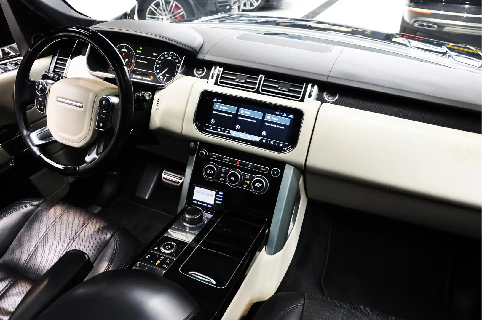 Land Rover Range Rover 3.0 TDV6 Vogue | NL Auto | Pano | Softclose | Mass Schwarz - 2