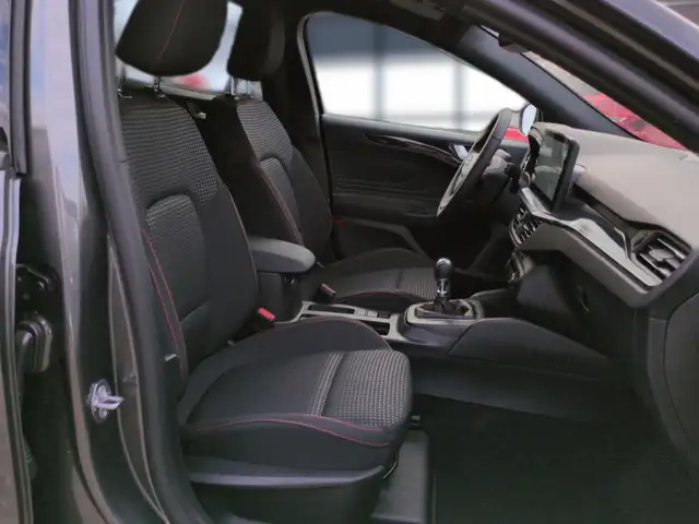 Ford Focus view 13
