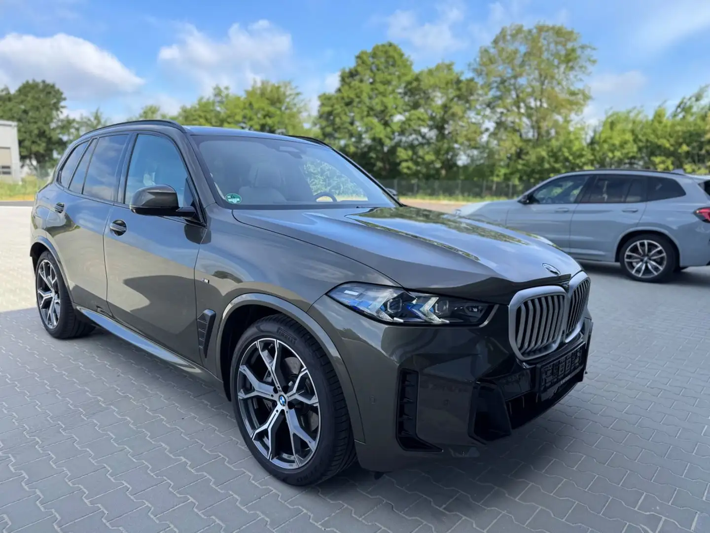 BMW X5 30d M Sport -2Achs-SkyL-BelüSitz-Massage-B&W Grün - 1