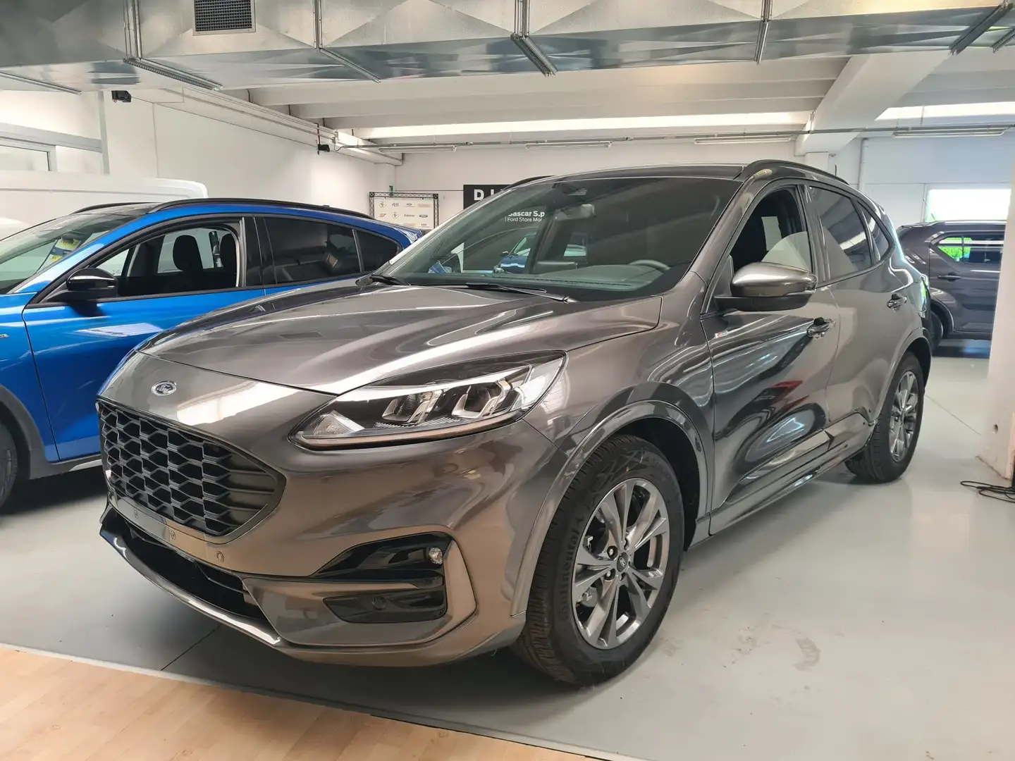 Ford Kuga ST-Line 1.5 Ecoboost 150CV Gris - 1