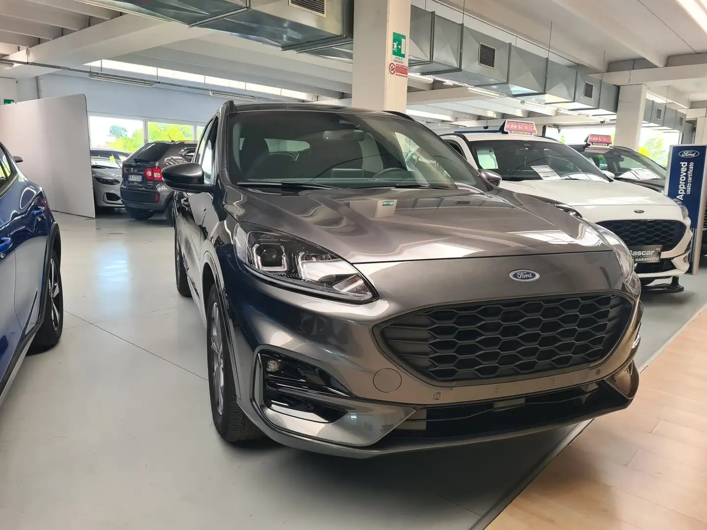 Ford Kuga ST-Line 1.5 Ecoboost 150CV Gris - 2