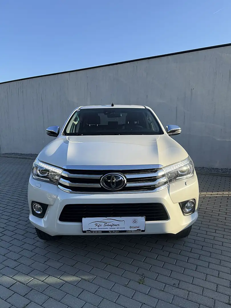 Toyota Hilux DK Lounge 4x4 2,4 D-4D Aut. Weiß - 2
