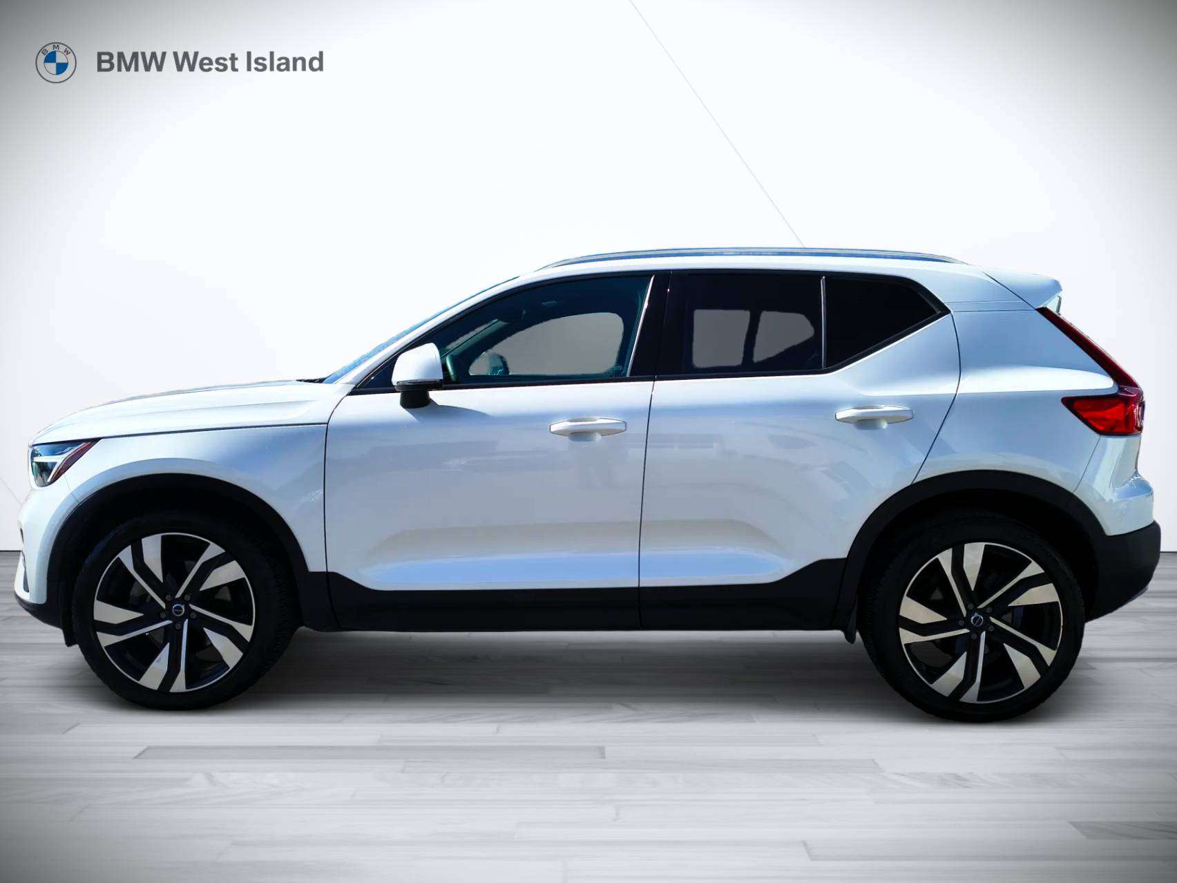 2023 Volvo XC40 B4 AWD Core Base — photo 3