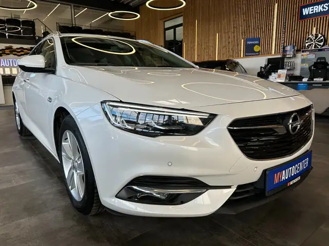 Opel Insignia view 3