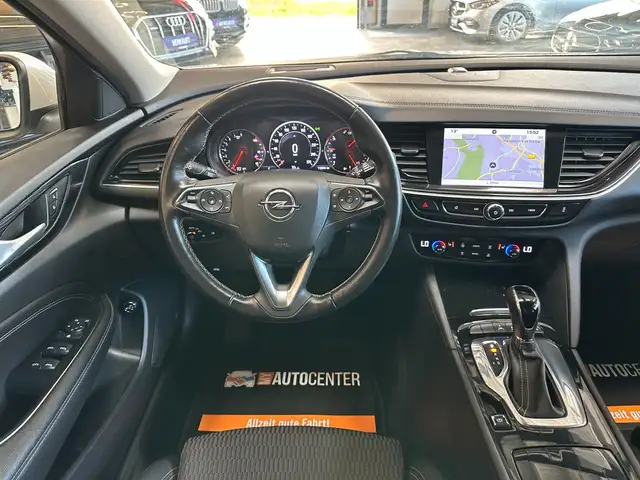 Opel Insignia view 8