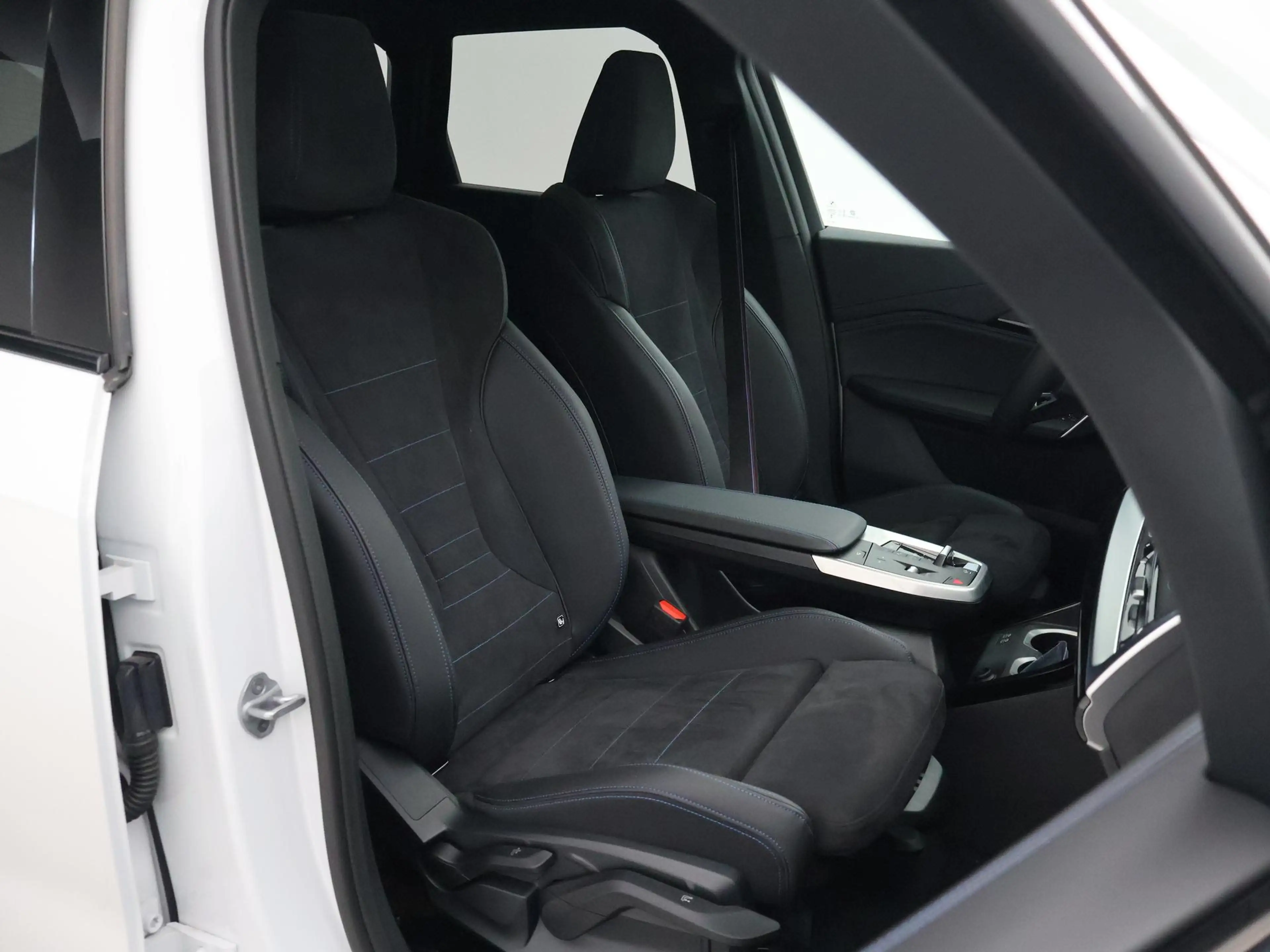 BMW iX1 eDrive20 67 kWh M-SPORT *46 KM NIEUW* + PANORAMA | — photo 11
