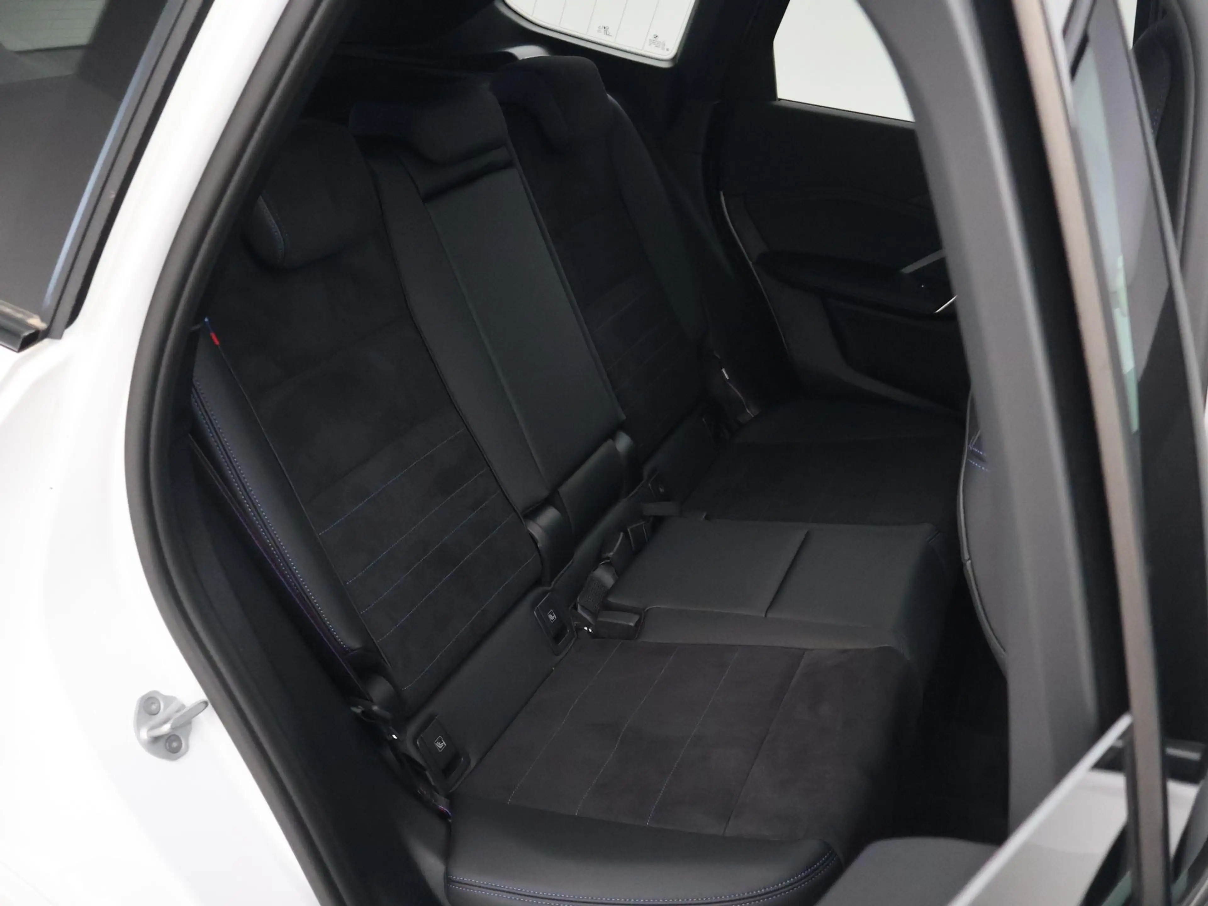 BMW iX1 eDrive20 67 kWh M-SPORT *46 KM NIEUW* + PANORAMA | — photo 13