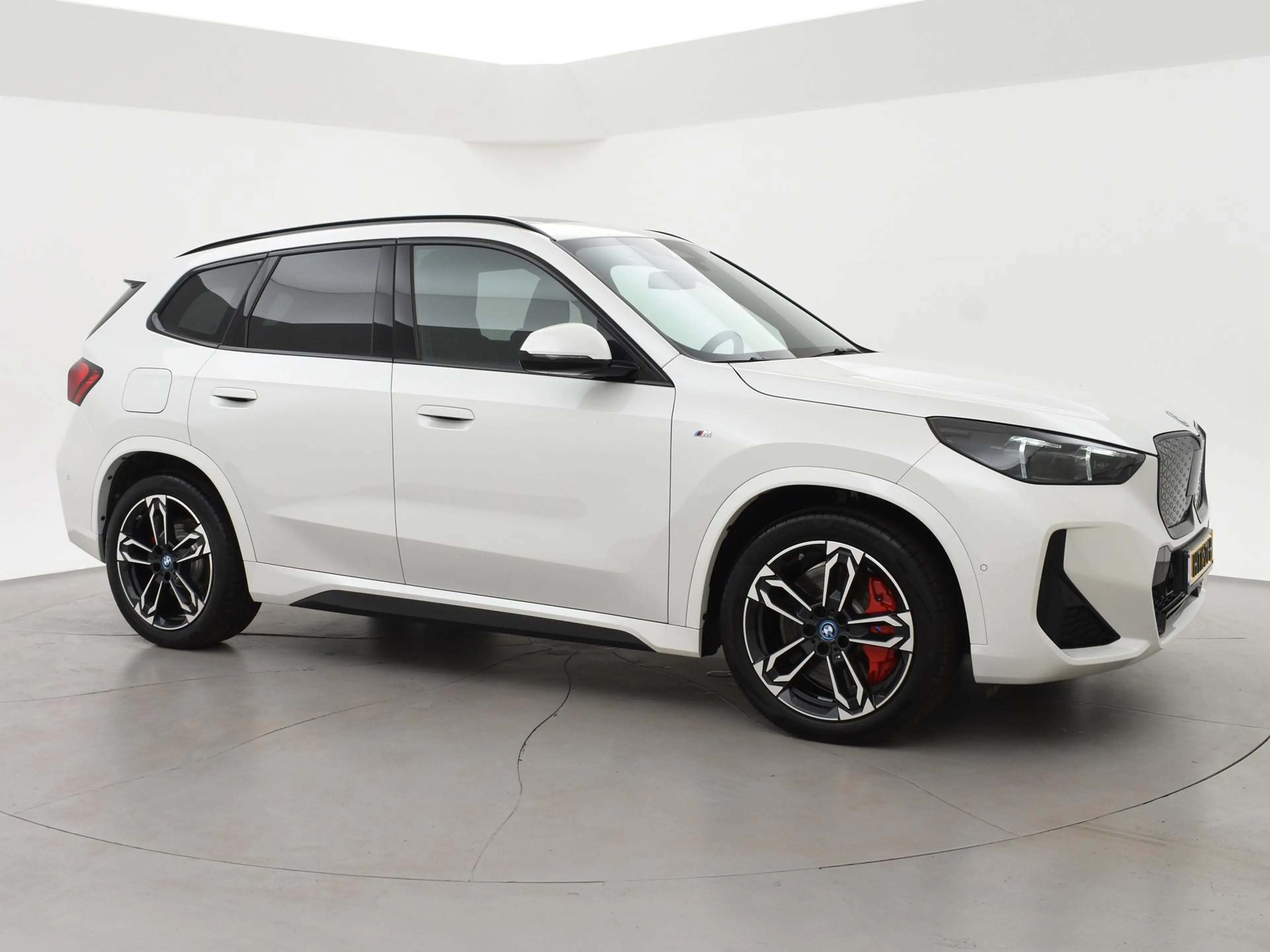 BMW iX1 eDrive20 67 kWh M-SPORT *46 KM NIEUW* + PANORAMA | — photo 32