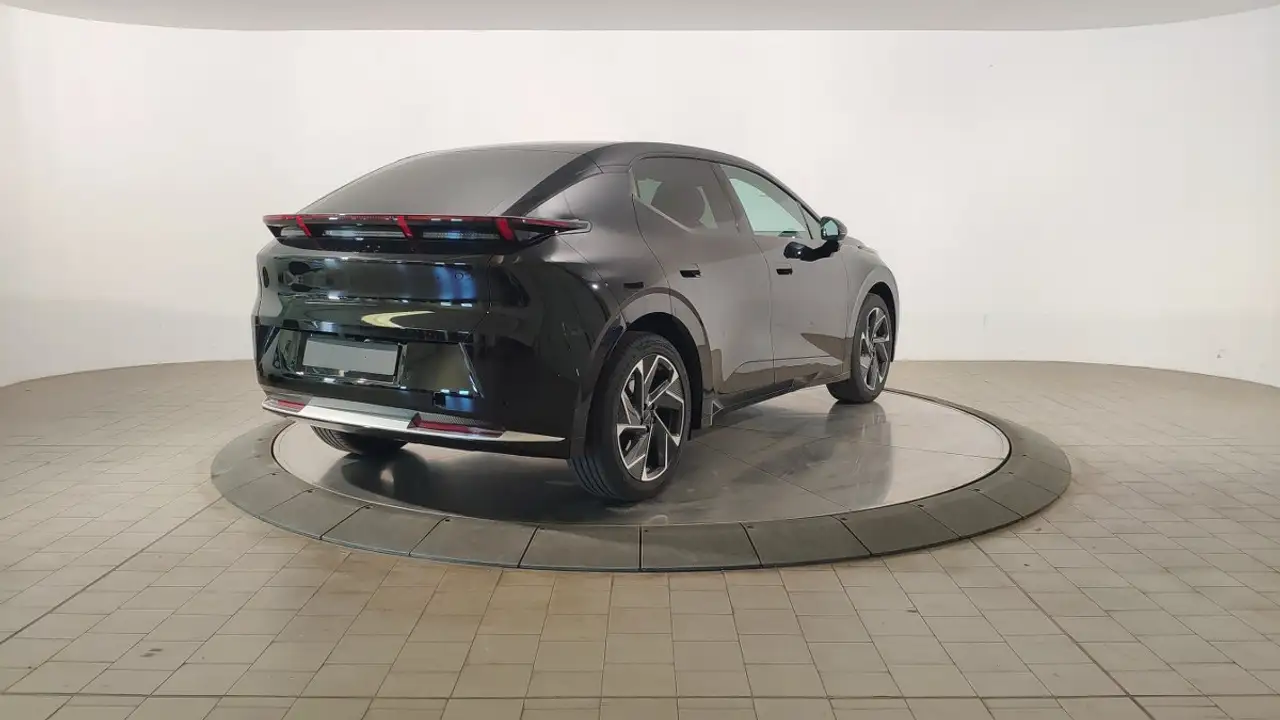 Lynk & Co 02