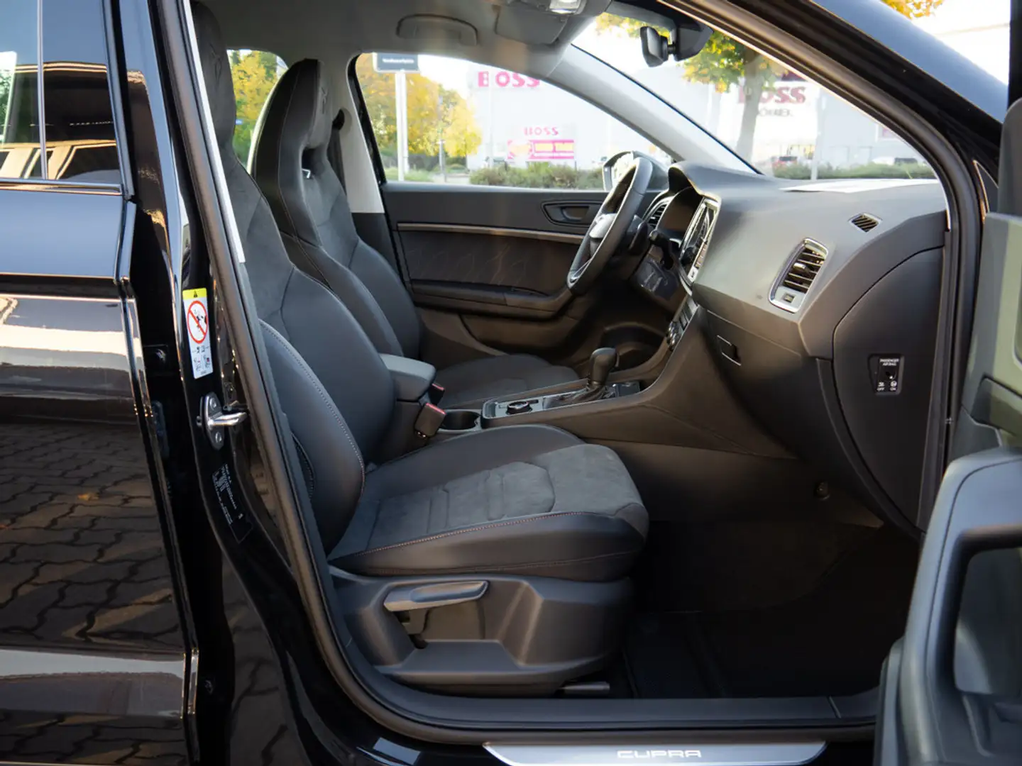 CUPRA Ateca 1.5 TSI KLIMA SHZ NAVI AHK ACC LED Zwart - 2