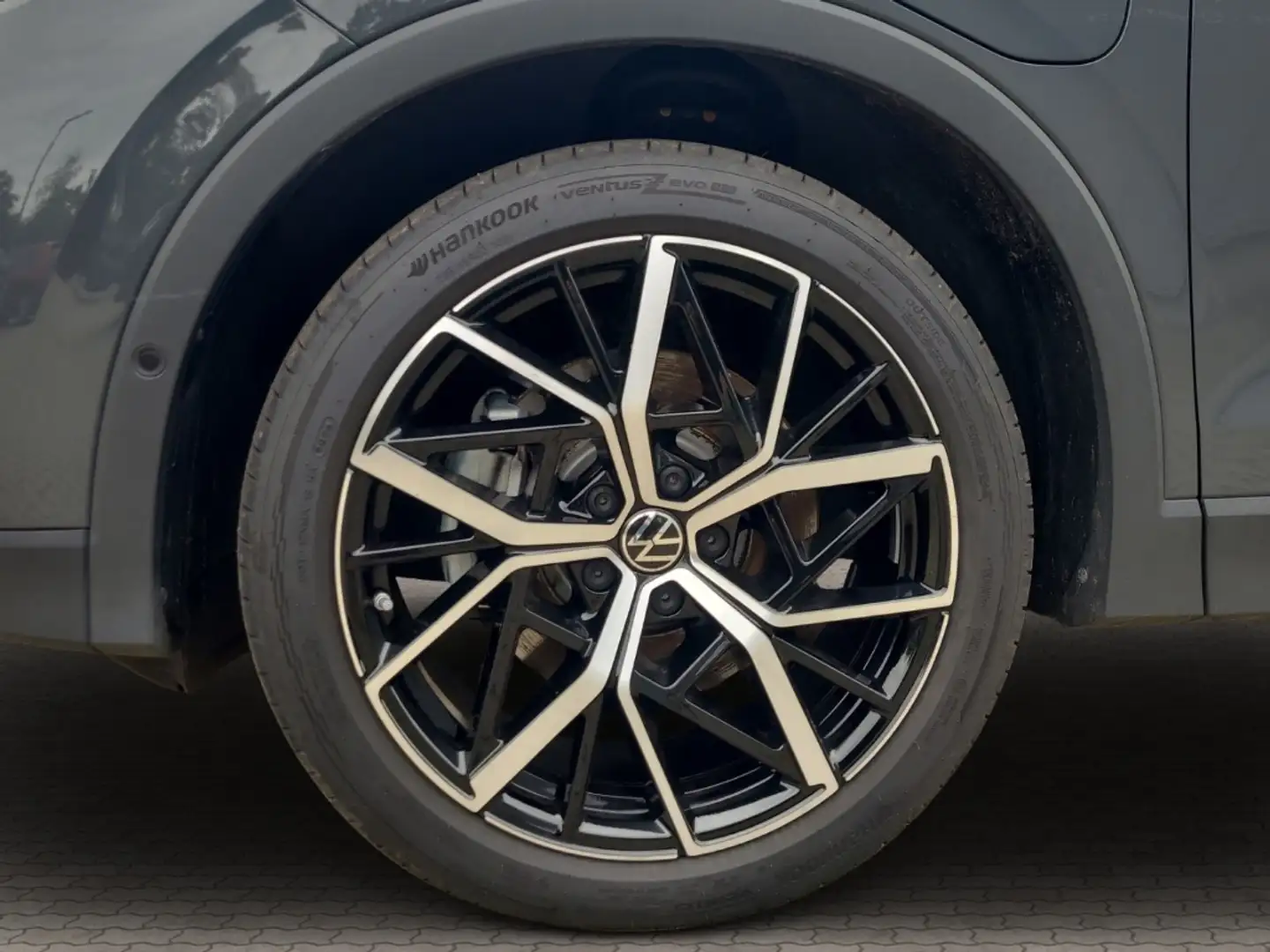 Volkswagen Tiguan 1.5 TSI eHybrid Elegance HUD AD AHK Panodach Grau - 2