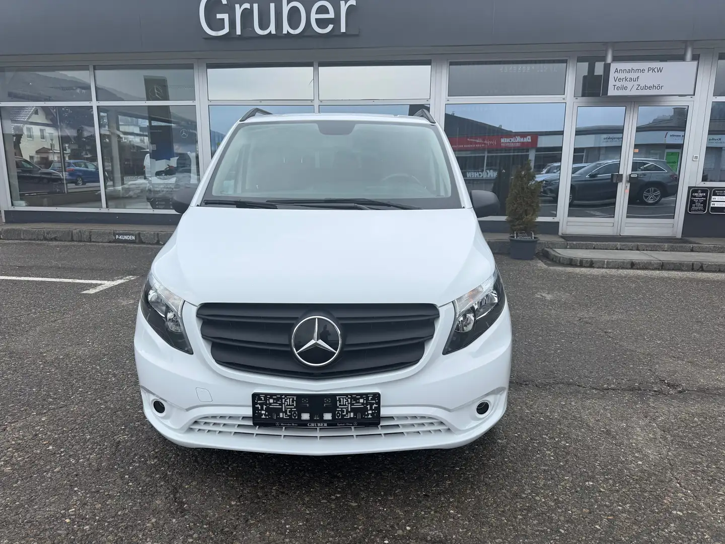 Mercedes-Benz Vito 114 CDI 4x4 lang (447.703) Bussinesvan Weiß - 1