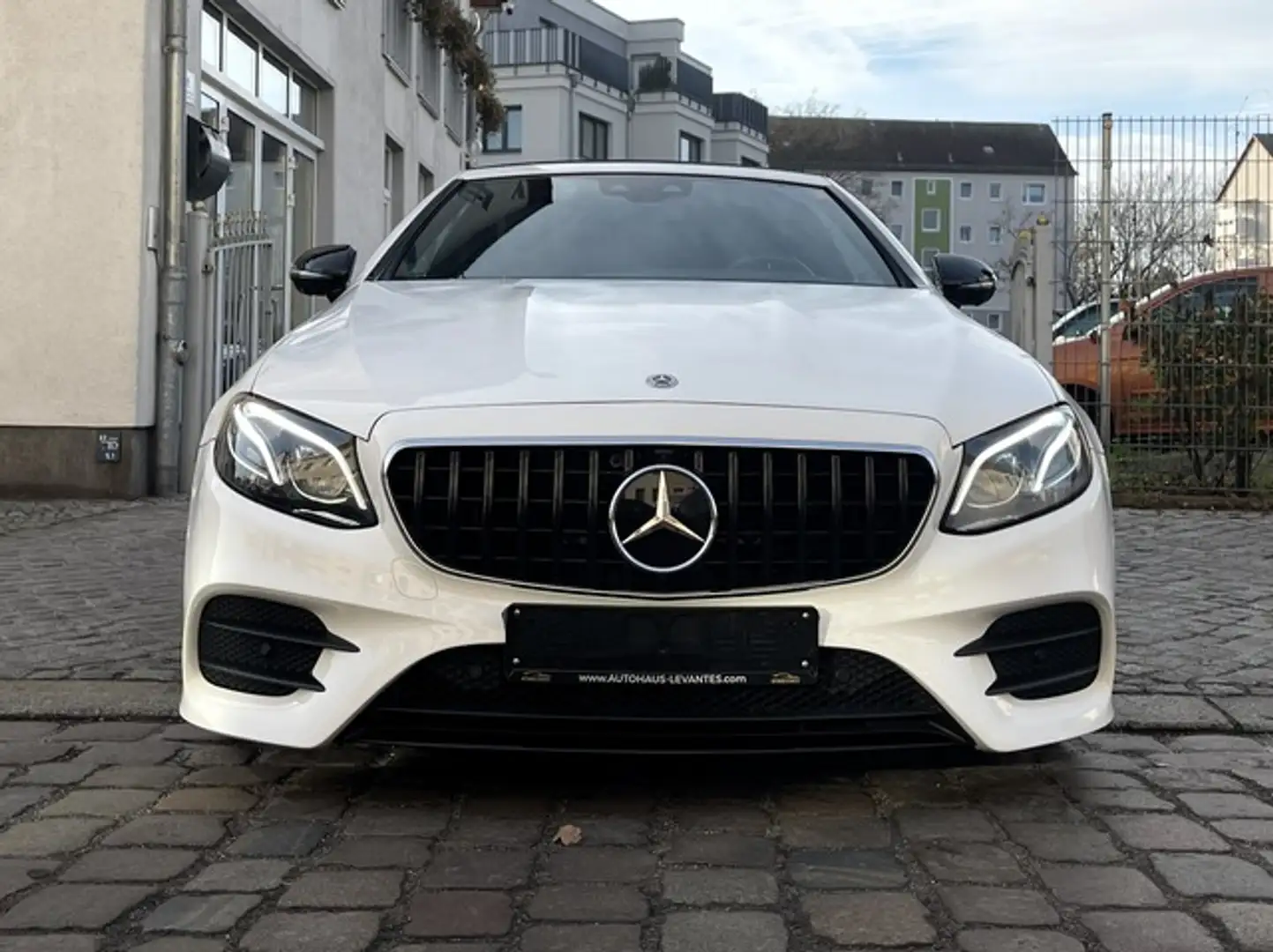 Mercedes-Benz E 350 AMG CABRIO NIGHT HUD LUFT AISCARF DIST+ Білий - 2