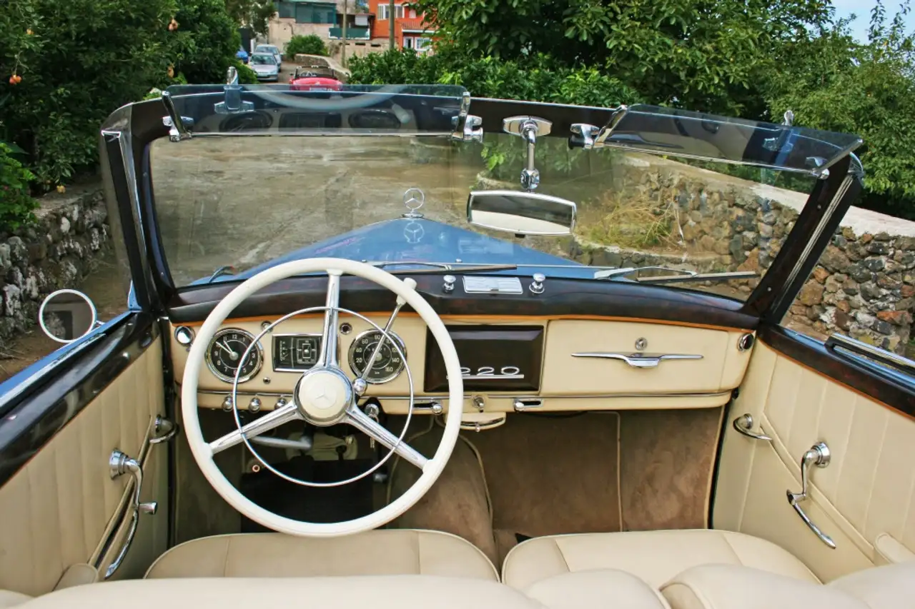 Mercedes-Benz 220 Cabriolet A (W187), foto 4