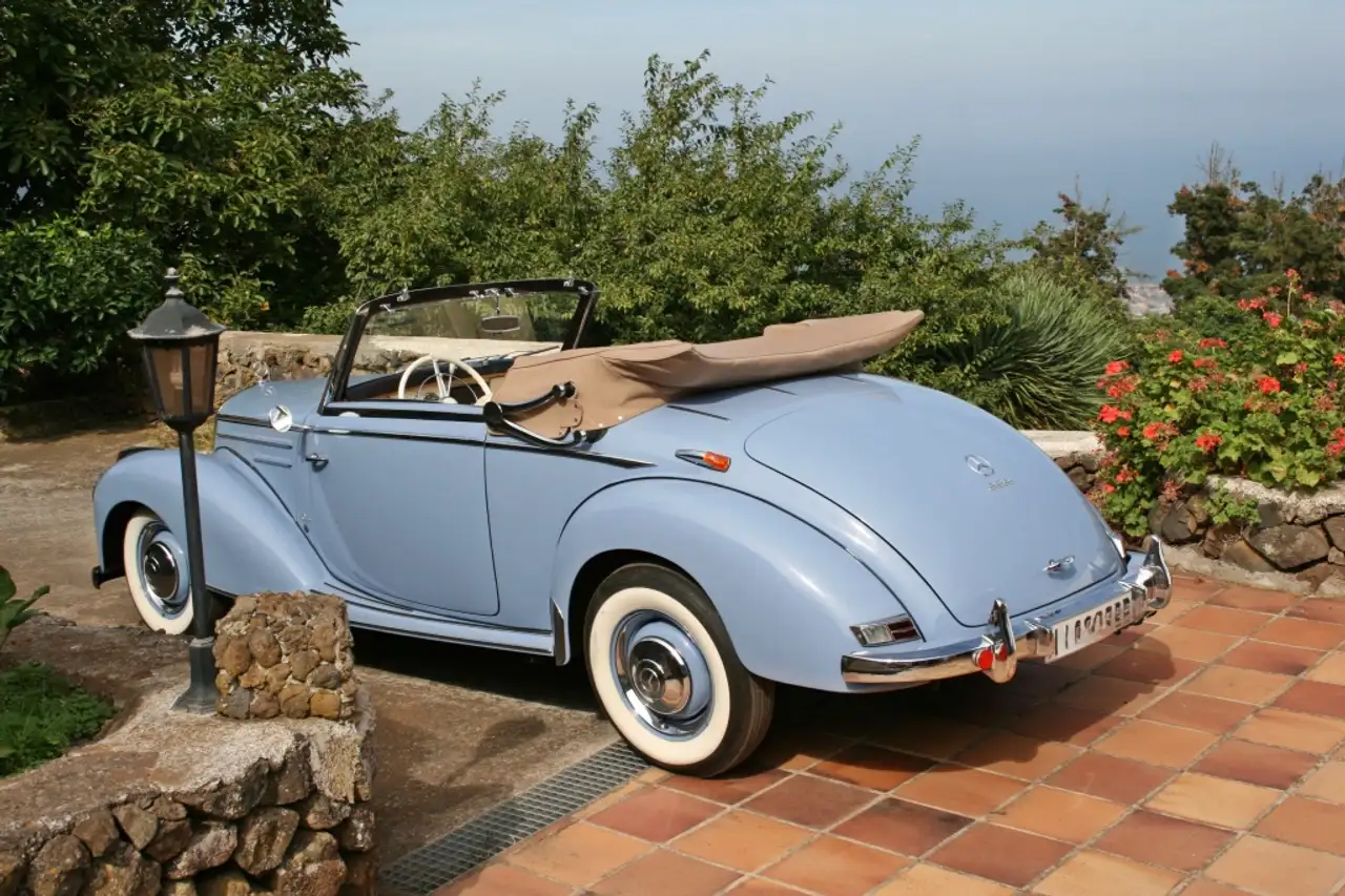 Mercedes-Benz 220 Cabriolet A (W187), foto 2