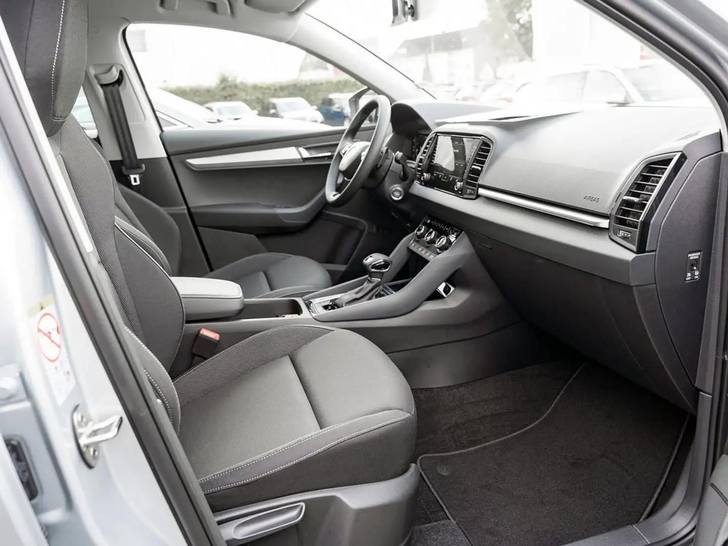 Skoda Karoq 1.5 TSI ACT Selection Traveller LED AHK Silber - 2