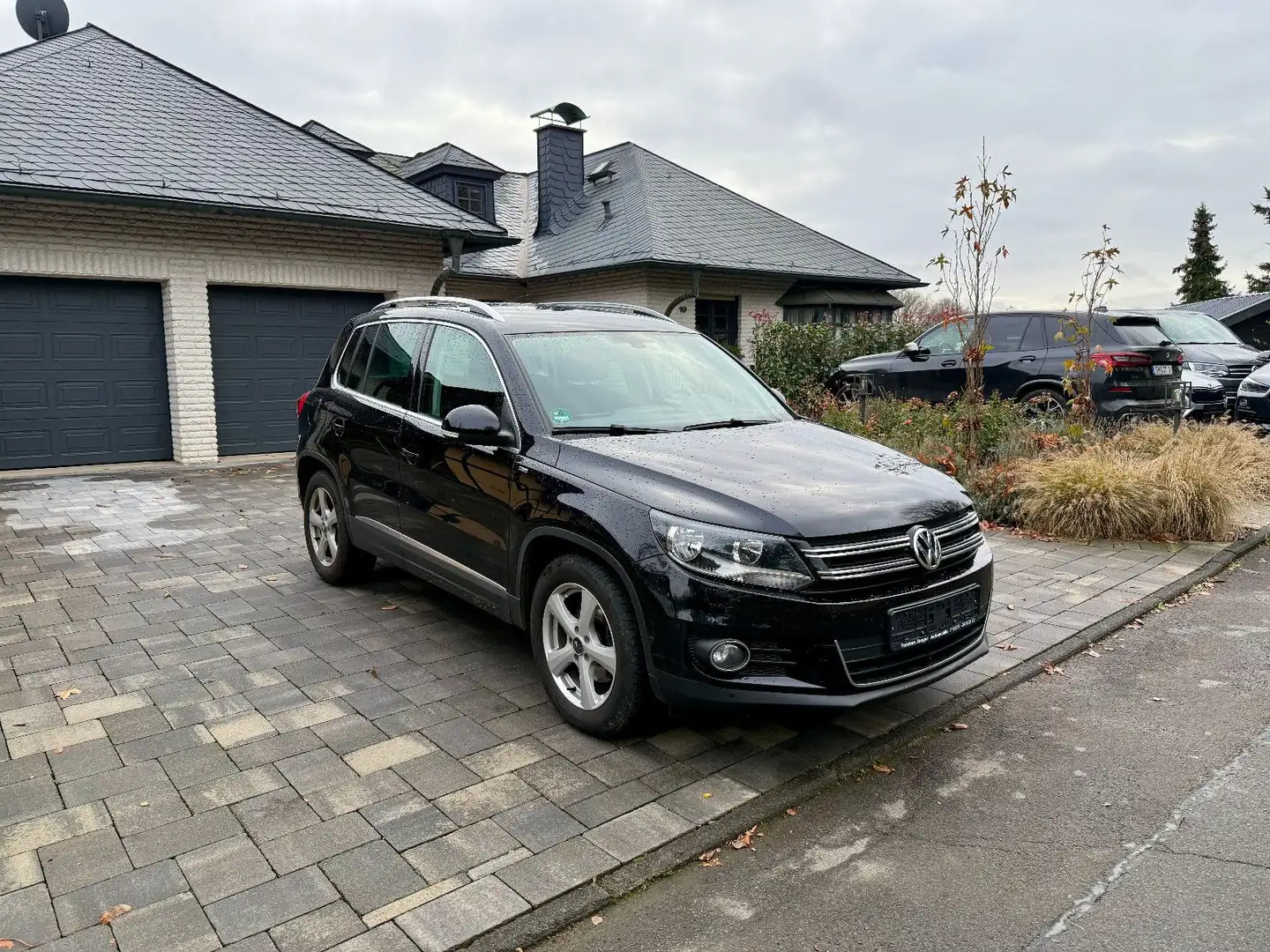 Volkswagen Tiguan Cup Sport & Style 1. Hand Navi 8-fach Alu Schwarz - 2
