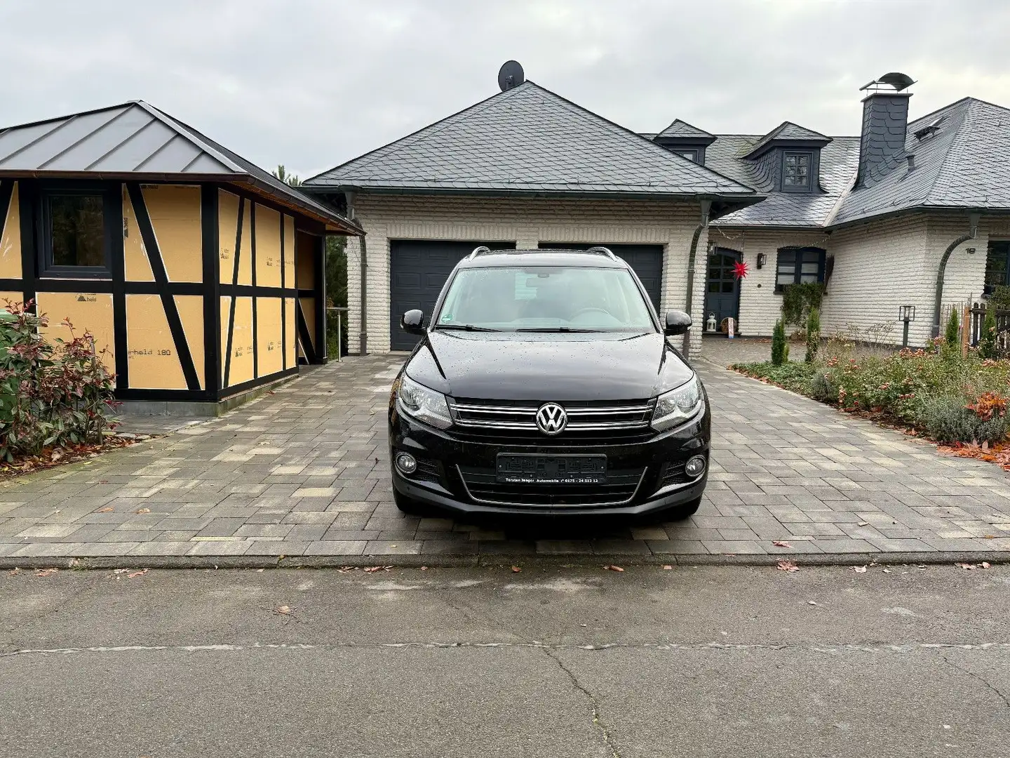 Volkswagen Tiguan Cup Sport & Style 1. Hand Navi 8-fach Alu Schwarz - 1