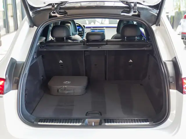 Mercedes-Benz Eqe view 6
