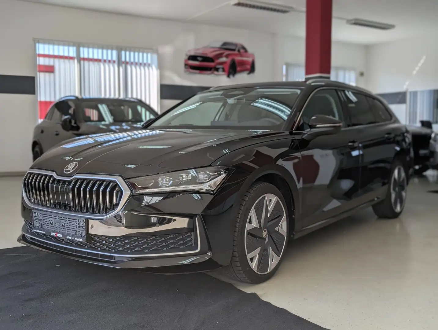 Skoda Superb IV 2.0TDI DSG 4x4 MATRIX PANO NEUES MODEL Schwarz - 1