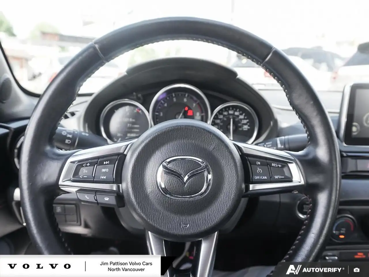 Mazda MX-5 Miata photo Mazda MX-5 Miata