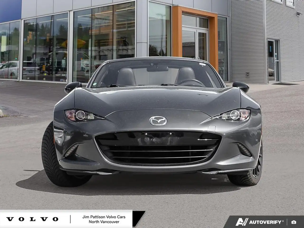 Mazda MX-5 Miata photo Mazda MX-5 Miata