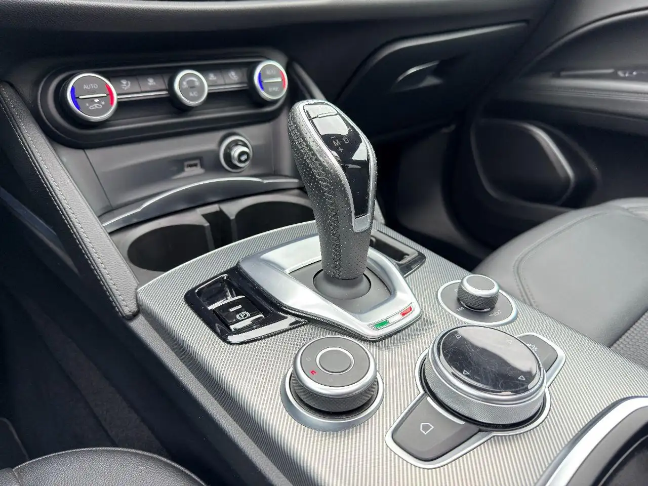 Alfa Romeo Stelvio 2022 — фото 25