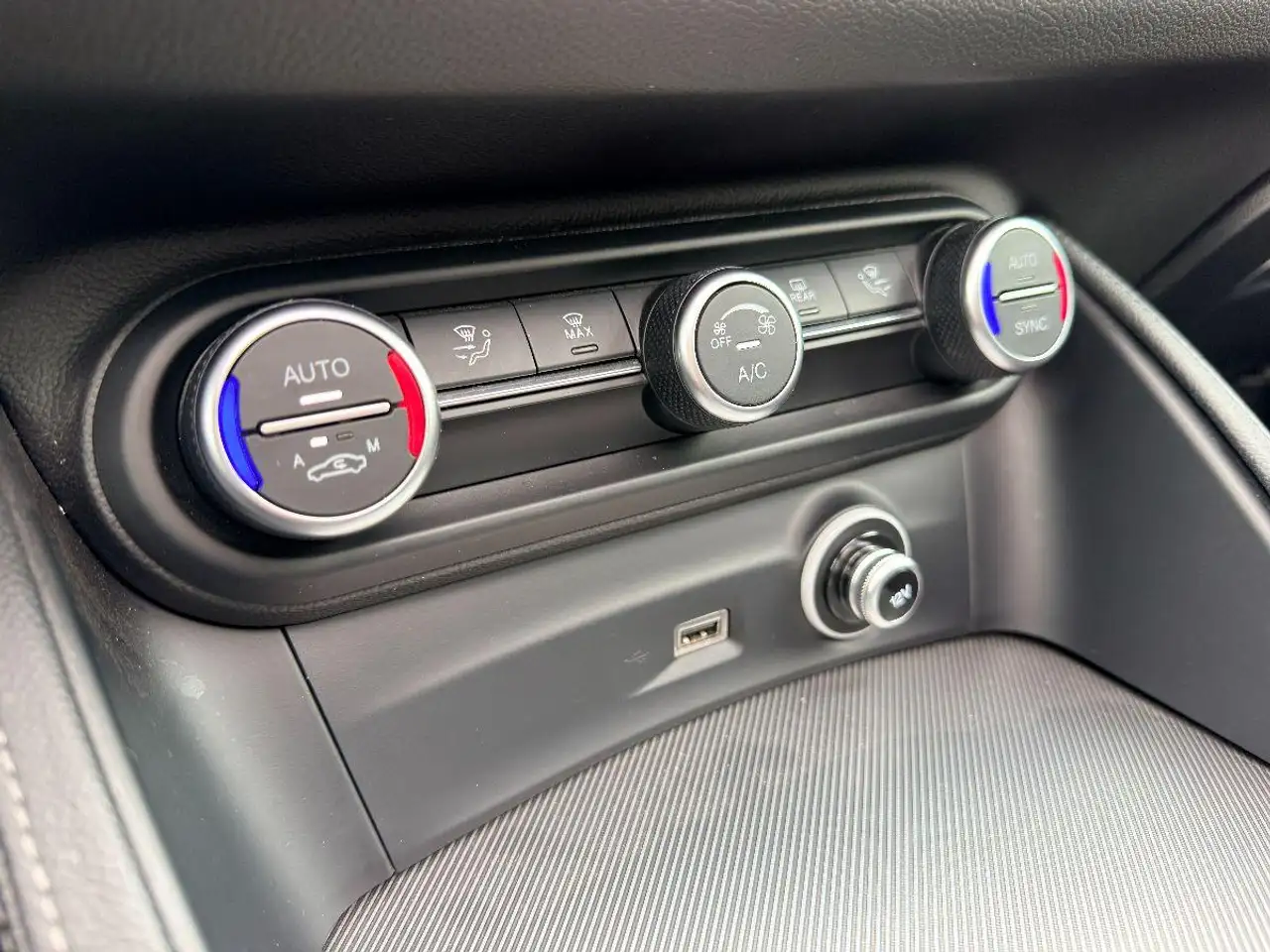 Alfa Romeo Stelvio 2022 — фото 26