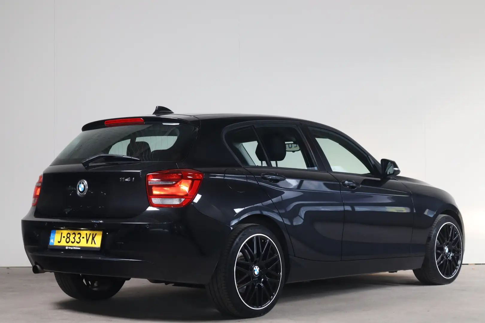 BMW 114 1-serie 114i Business+ Stoelverw I Parkeersensor A Zwart - 2