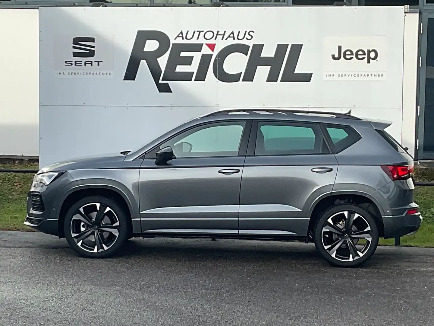 CUPRA Ateca 1,5 TSI DSG - AHK - el. Heckklappe - Ö-Paket XL Grau - 1