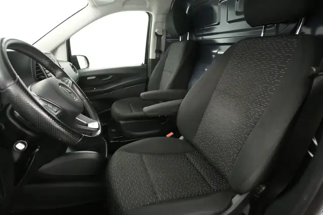 Mercedes-Benz Vito view 11