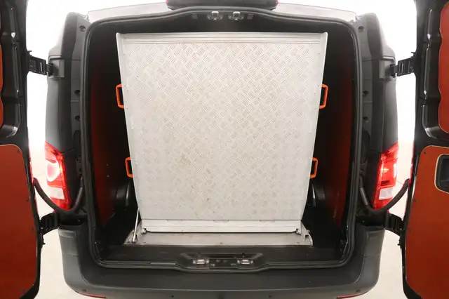 Mercedes-Benz Vito view 8