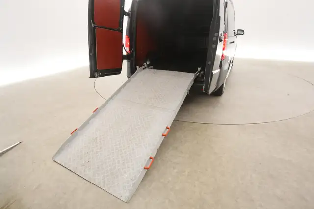 Mercedes-Benz Vito view 4