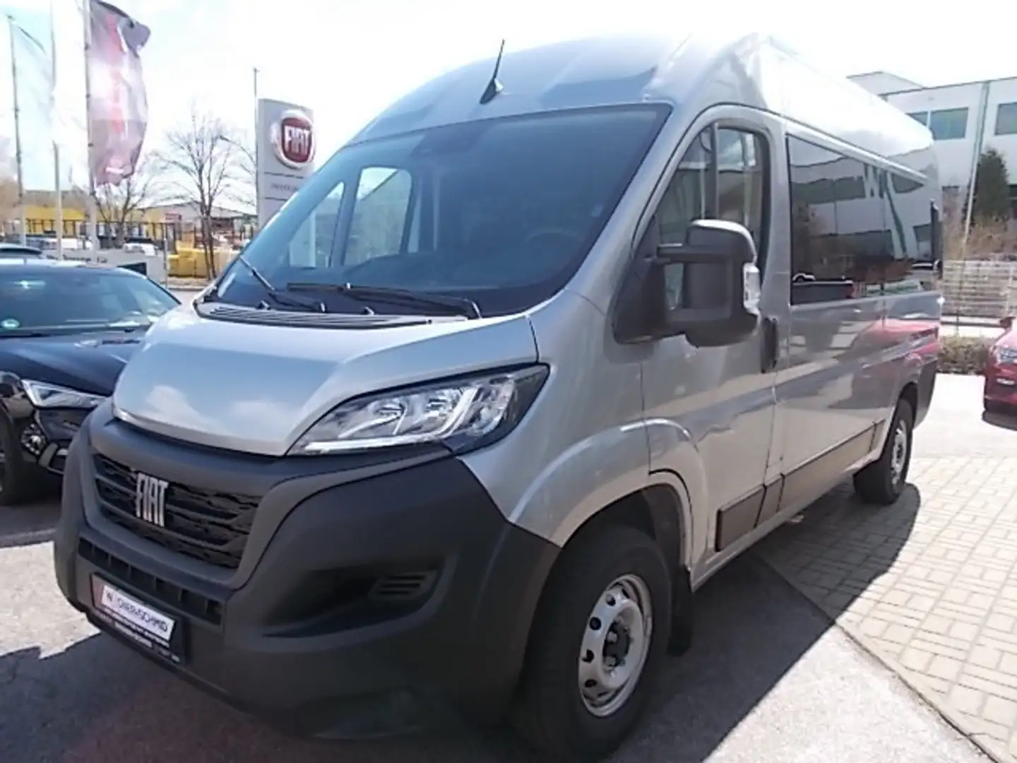 Fiat Ducato Kombi 33 L2H2 140 PS + 9 Sitzer Grau - 1