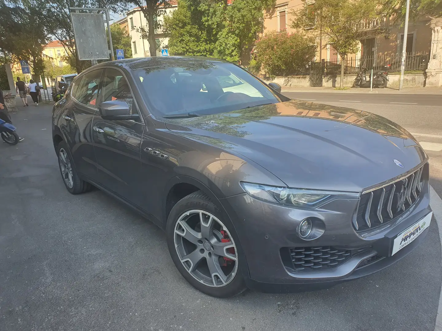 Maserati Levante Levante 3.0 V6 250cv auto Grijs - 2