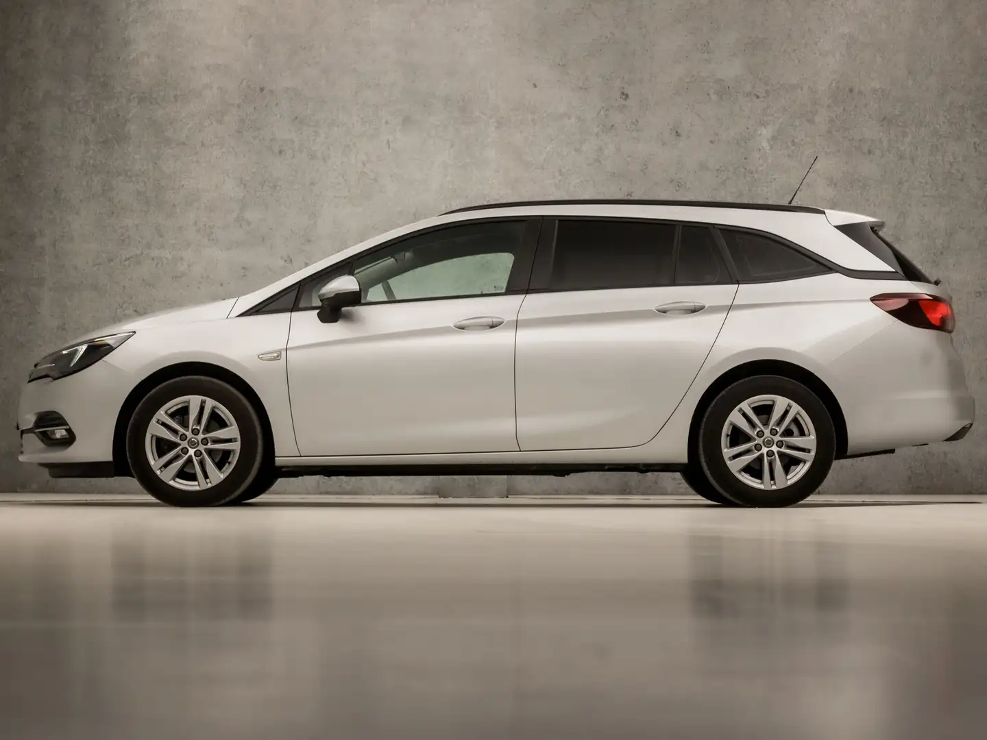 Opel Astra Sports Tourer 1.4 Sport 146Pk Automaat (APPLE CARP Grijs - 2