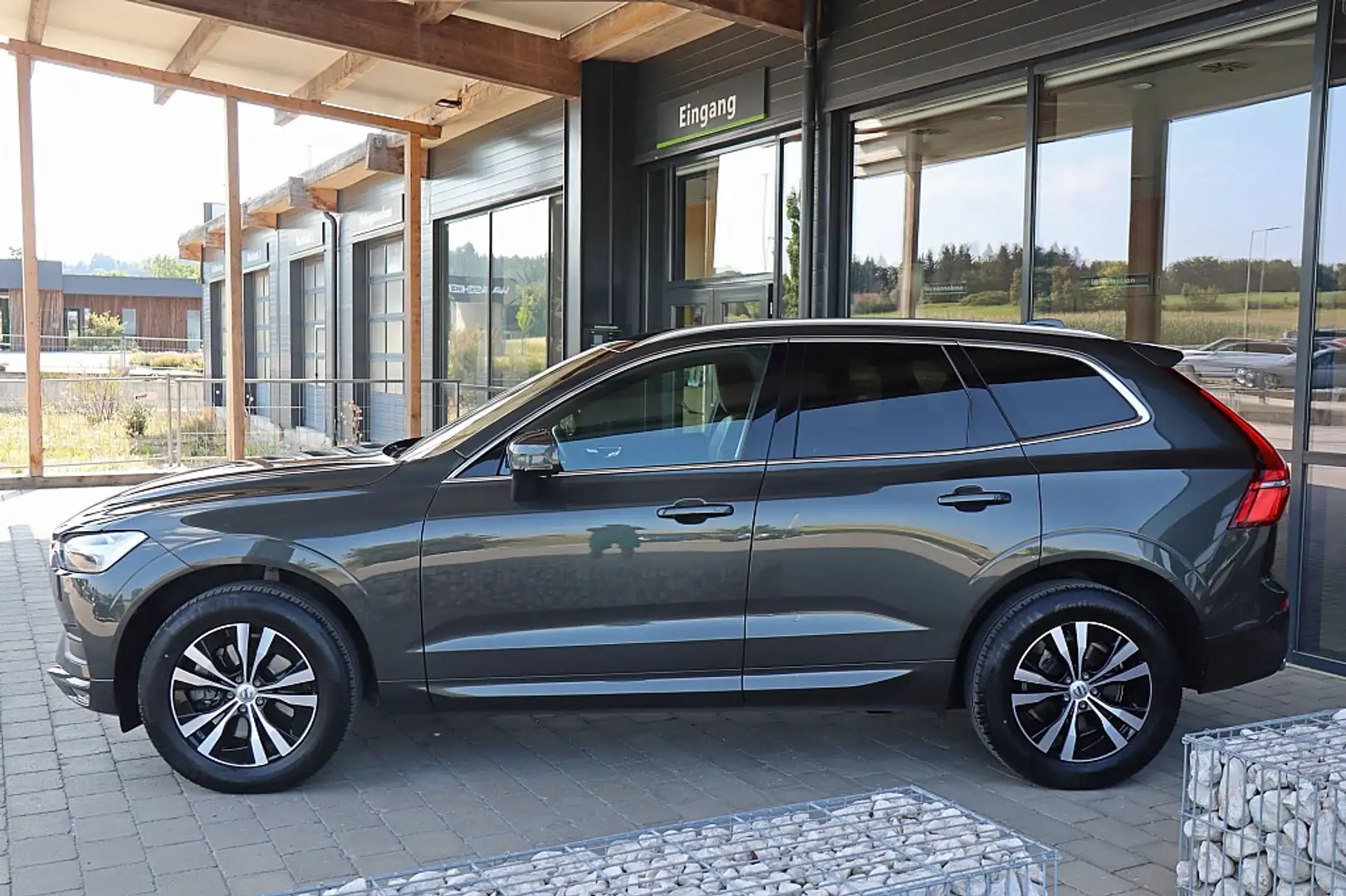 Volvo XC60 B4 Momentum Pro AWD Geartronic ACC, HeadUp, Sta... Grau - 2